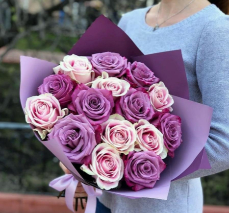 Букет из розовых роз «Модница»