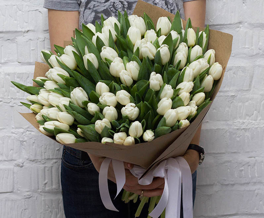 Букет из белых тюльпанов «Царица Весна»