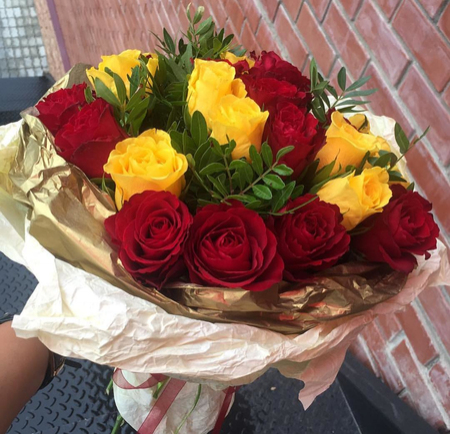 Букет из желтых и красных роз «Испания»