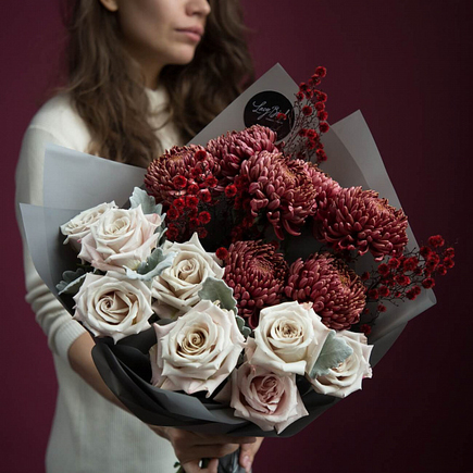Миксбукет с розами и хризантемами «Мия»