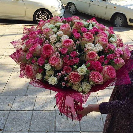 Букет из 21 розовой розы «Поцелуй»