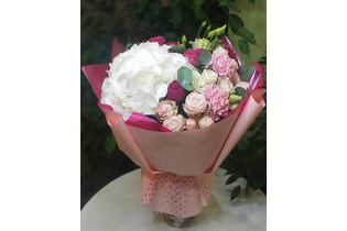 Миксбукет из  гортензии и  роз  Ангельский полёт