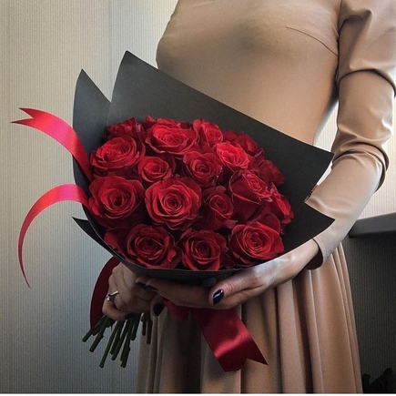 19 красных роз «Страстный»
