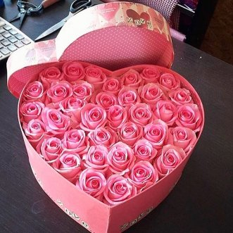 Коробка в форме сердца с 51 розовой розой